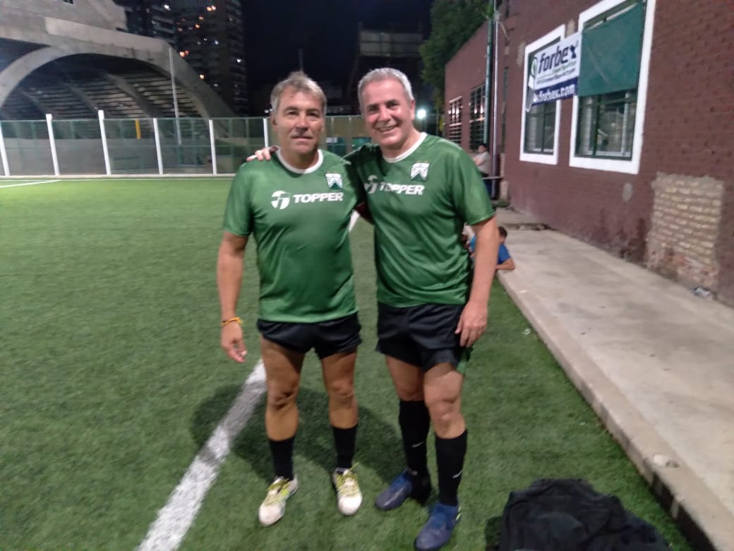 Dos cracks, <a href="/ArielRodriguez/">Ariel Rodríguez</a> y Fabian Biazotti. Se prepara el Campeón para un nuevo año del <a href="/TorneoSenior/">Futbol Senior</a> #VamosFerro #FerroSenior #Futbol