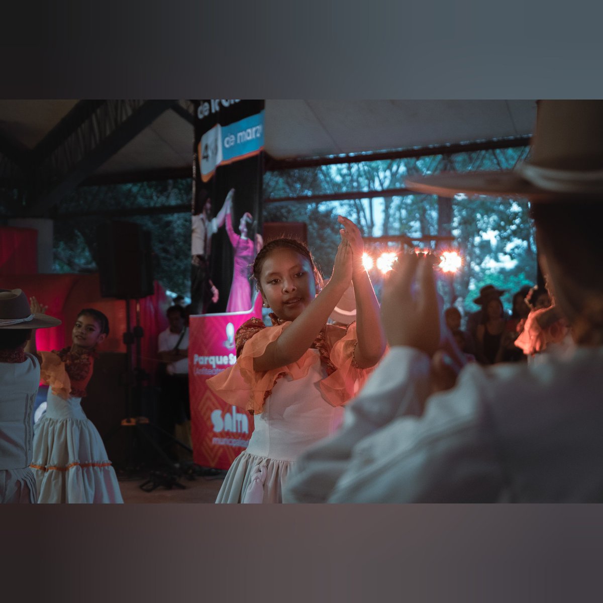 Más de 5 mil vecinos disfrutaron del primer encuentro de academias de danzas folclóricas. La actividad se realizó, con gran éxito, el sábado 4 y domingo 5 en el Anfiteatro  del Parque San Martín.
Más info: 
prensa.municipalidadsalta.gob.ar/mas-de-5-mil-v…