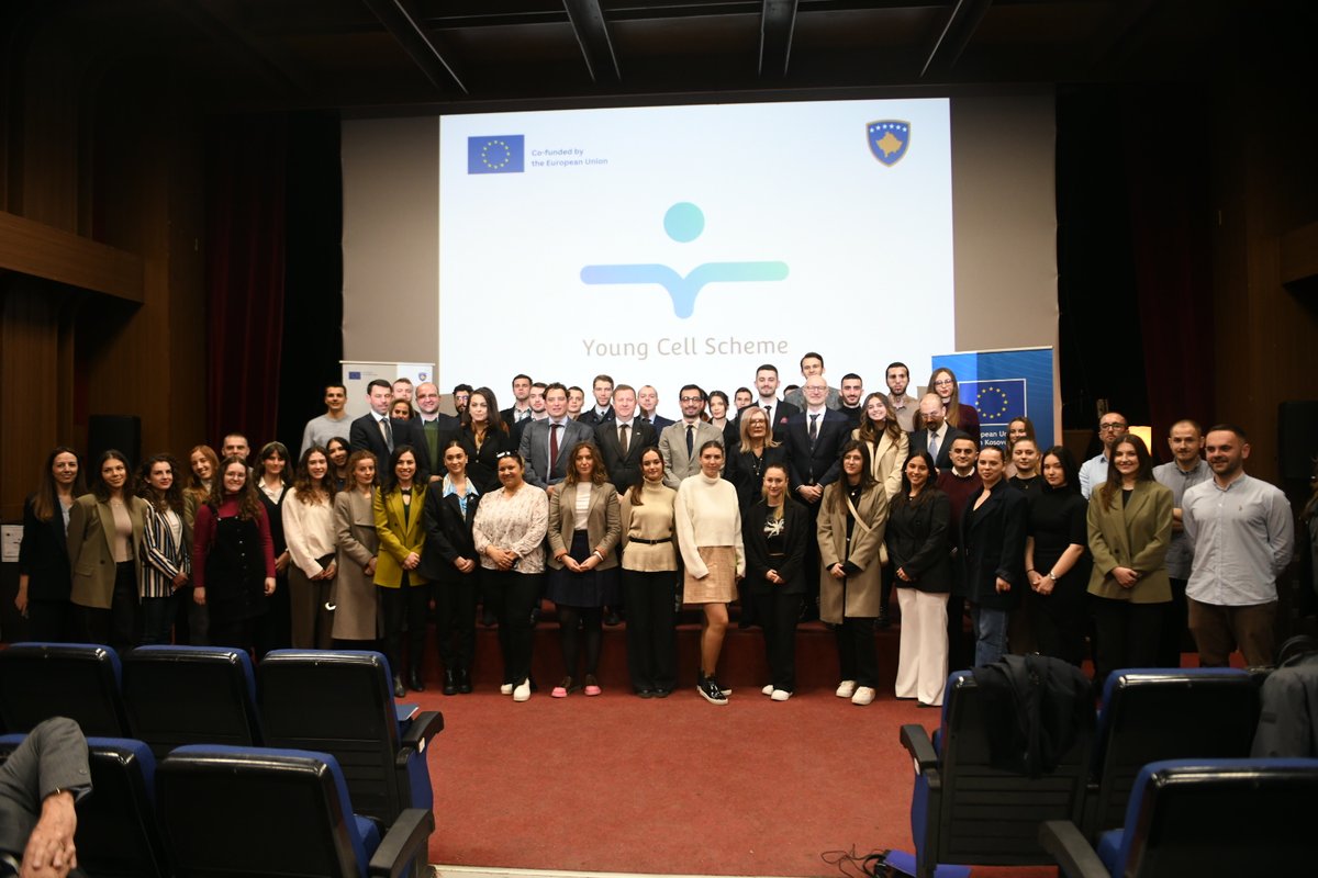 EUAmbKS's tweet photo. Happy to award today with DMoI @BardhylDobra 45 new scholarships for Master's Studies in the 🇪🇺#EU to young graduates and civil servants from 🇽🇰#Kosovo.
The EU launched the Master's Scholarships program -the #YoungCellScheme- back in 2004, and 364 young people benefited thus far. https://t.co/iLtxTdRyze