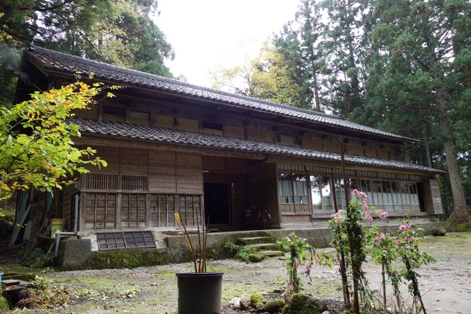  「おおかみこどもの雨と雪」の花の家のモデルとなった古民家にもう一度行きたいです。でも富山県古市の山の中にあるので、再訪