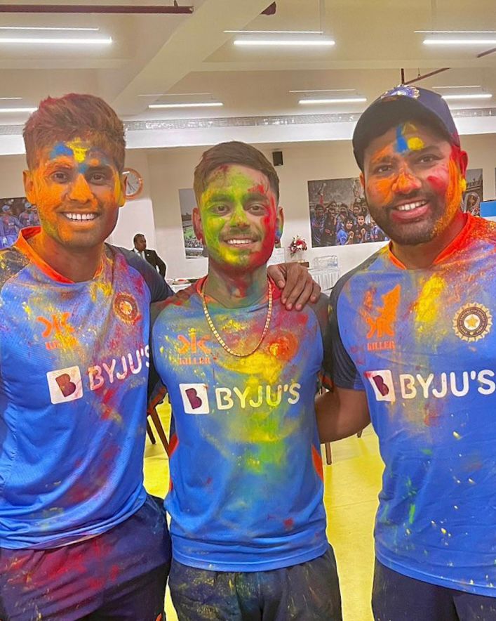 𝙊𝙊 𝙍𝘼𝙉𝙂 𝘽𝘼𝙍𝙎𝙀𝙀𝙀 🎶💙

#OneFamily #MumbaiIndians