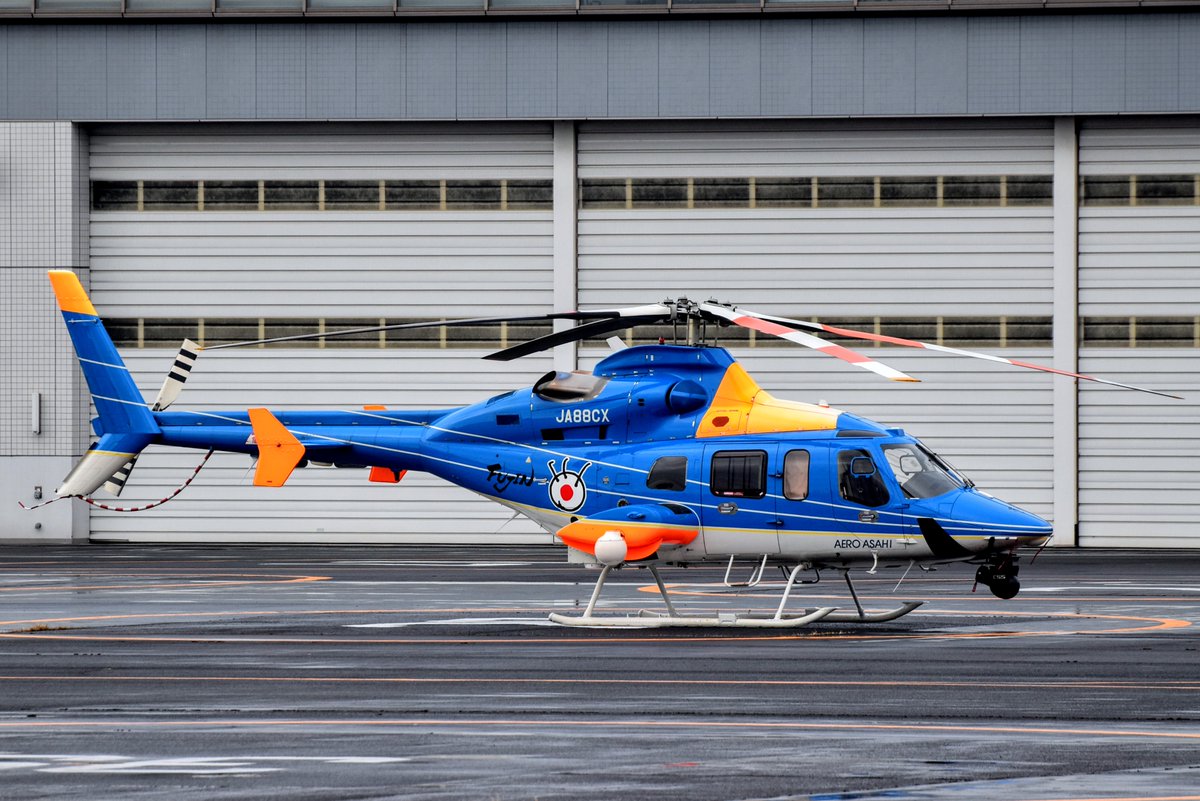 SuKuym8XeXh57DO's tweet photo. 2023.3/6 RJTI 報道機
AW139•JA00AX Bell 430•JA88CX
S-76C•JA06HD H160•JA01NH
全機飛ばず…飛んでいるところを撮ってみたいな〜特に160
#東京ヘリポート #RJTI #JA00AX #JA88CX #JA06HD #JA01NH https://t.co/kgv86dJJOZ