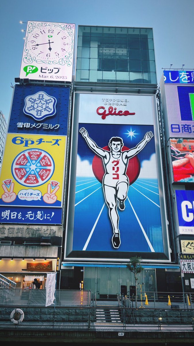 大阪京都辺りにプチ旅行行ってきた

なんば駅入ってから、四つ橋線っての行くのにどちゃくそ歩いたんだけどなんなんですか？あれは、、、