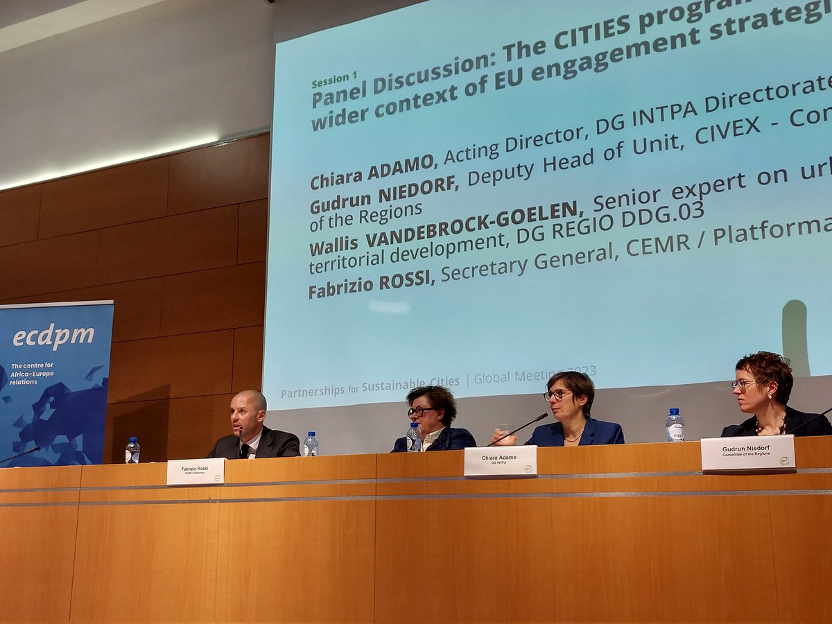#LocalGov representatives from all over the world participating at the 1st Global meeting of the #Partners4SustainableCities #SustainableCities initiative in Brussels

@Fabrizio_Rossi_ there with several partners

57 city-to-city projects cofinanced by <a href="/EU_Partnerships/">EU International Partnerships 🇪🇺</a> gathered