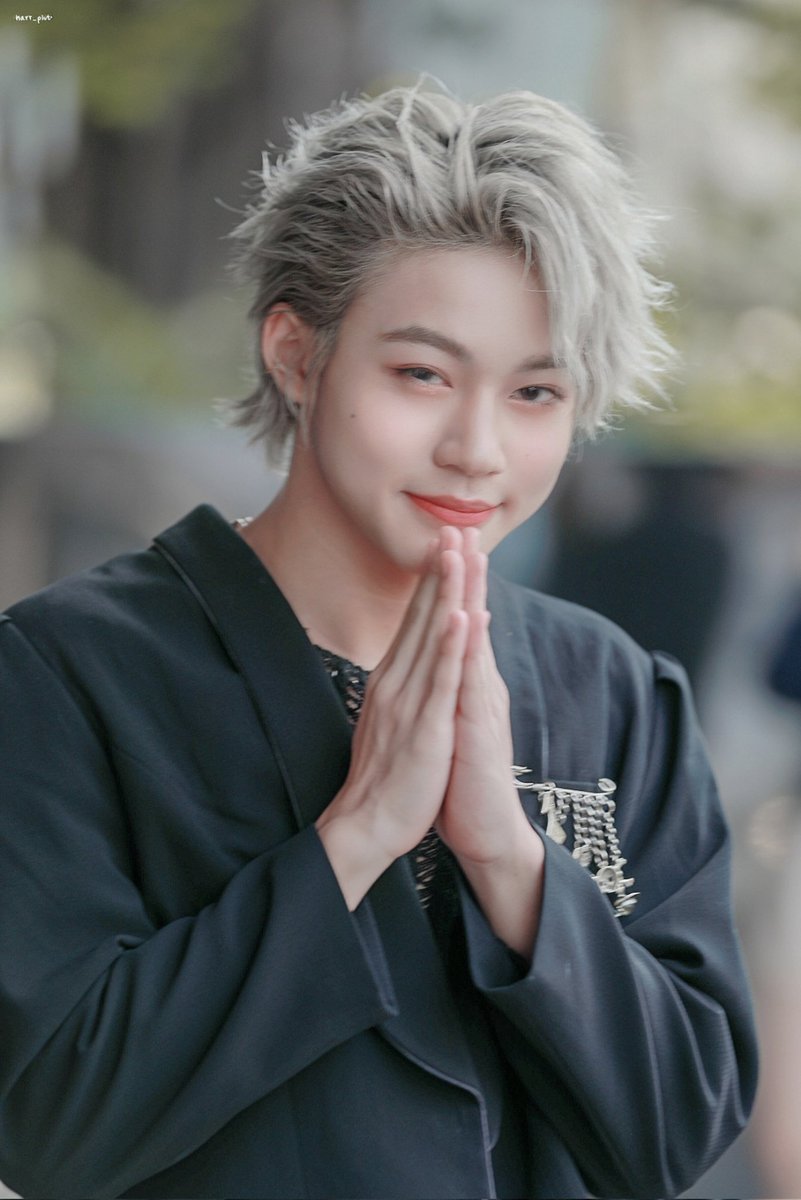 PT_n2rt's tweet image. เหมือนว่าโลกของเราได้เปลี่ยนสีไป 🍂🍃
มันสวยงามเกินกว่าจะพบได้ที่ใด ☁️🌻🌷💐

#ProjectAlphaTHPressTour
#Lego_Rapeepong 
 #ProjectAlphaTHFinalEP