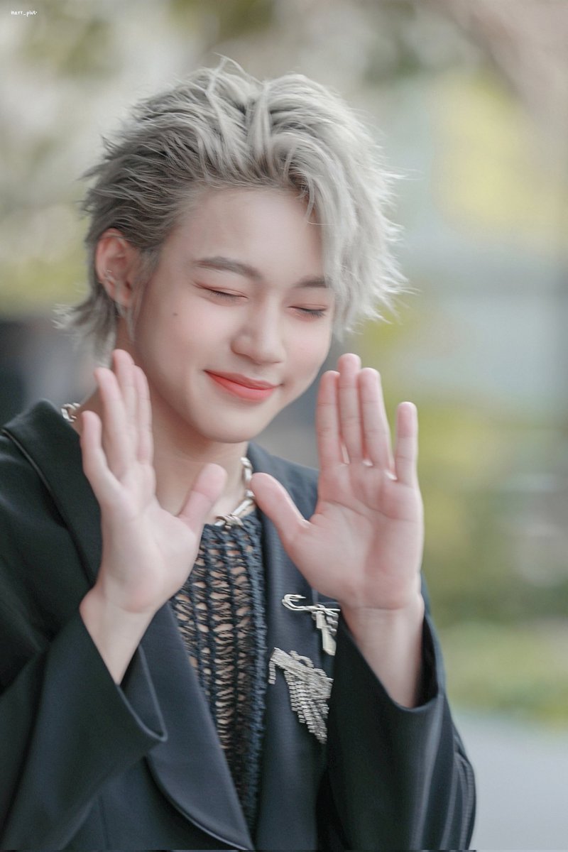 PT_n2rt's tweet image. เหมือนว่าโลกของเราได้เปลี่ยนสีไป 🍂🍃
มันสวยงามเกินกว่าจะพบได้ที่ใด ☁️🌻🌷💐

#ProjectAlphaTHPressTour
#Lego_Rapeepong 
 #ProjectAlphaTHFinalEP