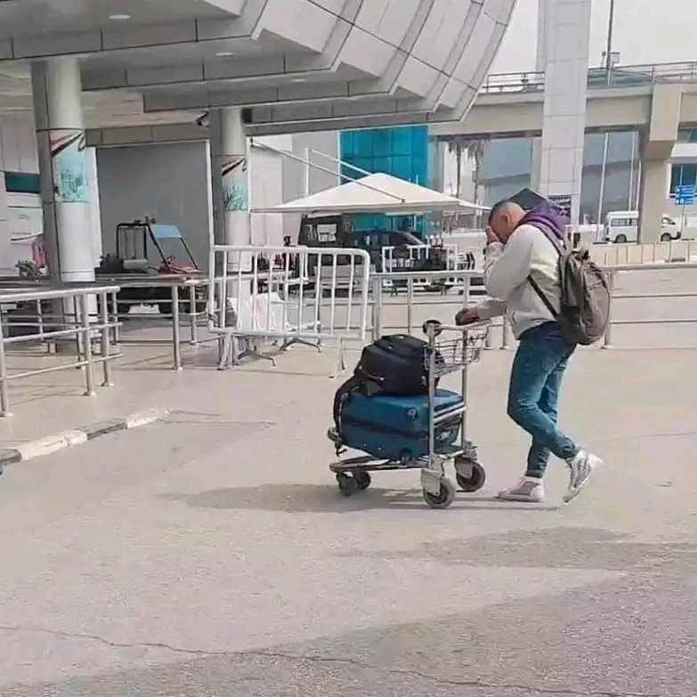 AmrGamalFayed's tweet photo. روحي ما بترجع لأرضها وكل ندمي راضي😁 https://t.co/eJfhkDq9Hh