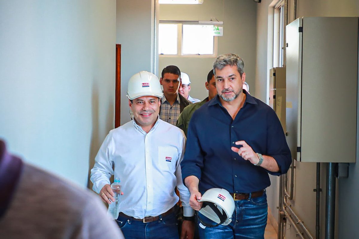 PresidenciaPy's tweet photo. El presidente @MaritoAbdo participó de la puesta en operación del Primer Banco de Transformadores de potencia en la Subestación Yguazú en 500 kV de la @ANDEOficial. Esta obra permite que el Paraguay disponga del 100 % de la energía que le corresponde en la @itaipuparaguay https://t.co/AlVZy0oJxn