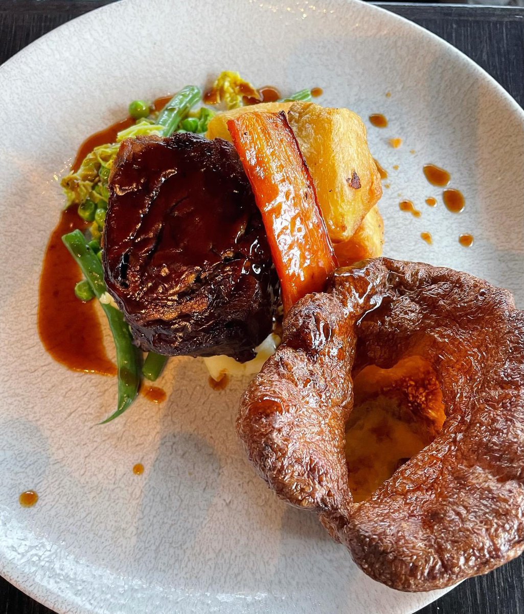 Love me tender, love me sweet 🎶 

Celebrating Sunday with a @nest_dining_ncl roast!