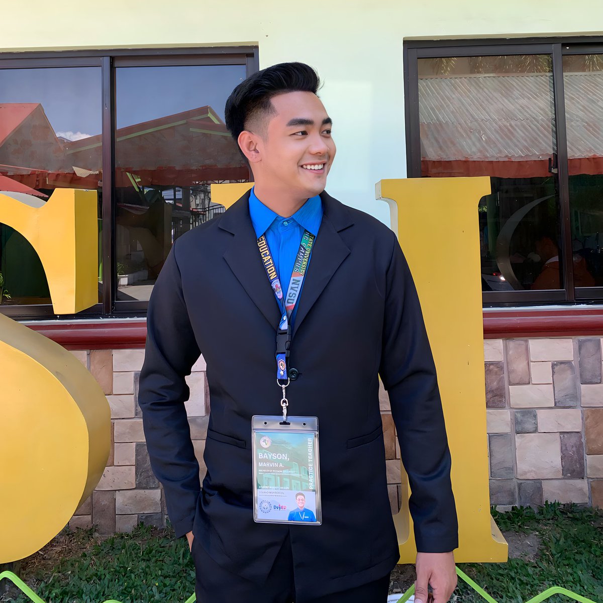 itsme_marviiin's tweet photo. Hello again, Solano High School! β€οΈ
#DeploymentDay #PracticeTeacher https://t.co/c5bkPPcyac