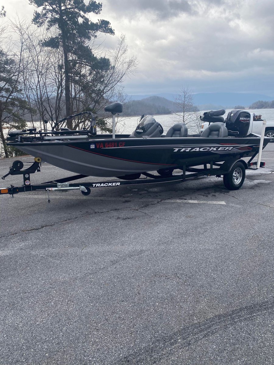 jbroslures's tweet image. Our first boat, what do y'all think? #firstboat