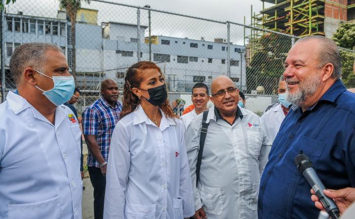 AnayansyPR's tweet photo. 🇨🇺🇻🇪Nos honró con su presencia en el CDI Diego Santana en el Estado Distrito Capital el miembro del Buró Político del Partido y primer ministro, Manuel Marrero Cruz ,acompañado por el ministro de Salud, José Angel Portal Miranda.🇻🇪🇨🇺
#CubaPorLaSalud
@cubacooperaven
@DcMedica https://t.co/MmzWXjS6Lz