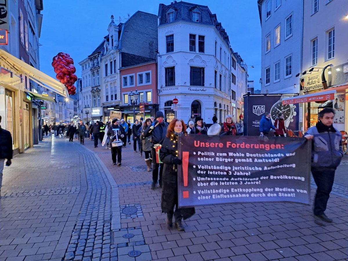 MartinBW15's tweet photo. #Bonn (#NordrheinWestfalen) #BN0603
#Demo #Demonstration #Protest #Friedensdemo
Wer den FRIEDEN will, muss den FRIEDEN vorbereiten, nicht den Krieg!
#FriedenSchaffenOhneWaffen
#ΠΠ°ΠΊΠ»ΡΡΠΈΡΡΠΌΠΈΡΠΠΠΠΎΡΡΠΆΠΈΡ
#PeaceWITHOUTWeapons
#Frieden #ΠΌΠΈΡ #peace https://t.co/1jQtphxWXR