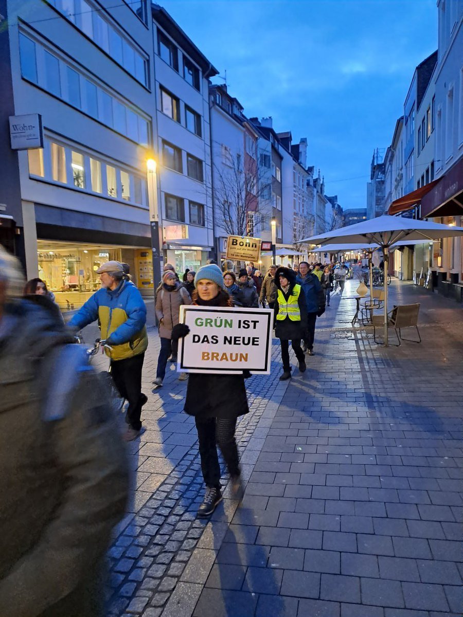 MartinBW15's tweet photo. #Bonn (#NordrheinWestfalen) #BN0603
#Demo #Demonstration #Protest #Friedensdemo
Wer den FRIEDEN will, muss den FRIEDEN vorbereiten, nicht den Krieg!
#FriedenSchaffenOhneWaffen
#ΠΠ°ΠΊΠ»ΡΡΠΈΡΡΠΌΠΈΡΠΠΠΠΎΡΡΠΆΠΈΡ
#PeaceWITHOUTWeapons
#Frieden #ΠΌΠΈΡ #peace https://t.co/1jQtphxWXR