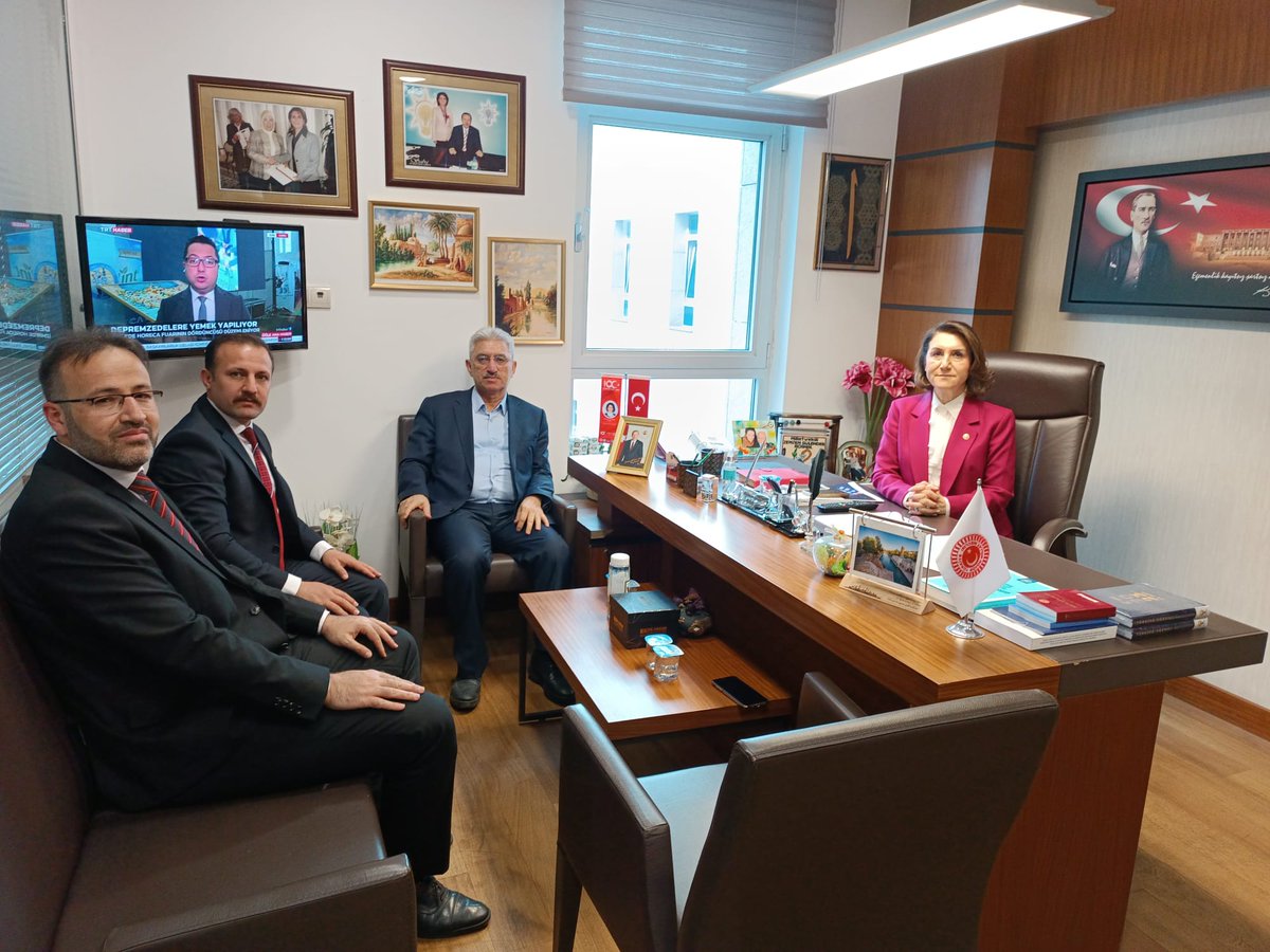 gulenderacanal's tweet photo. 📍 Ziyaret
Özel Meslek Liseleri Federasyonu Başkanı Sn. @AvAhmetYalcin82, Genel Başkanvekili Sn. Mustafa KIZMAZ ve Genel Sekreter @celaltun63'u  Gazi Meclisimizde misafir ettik. Vermiş olduğumuz desteklerden dolayı bizlere plaket takdim ettiler. Kendilerine teşekkür ediyorum. https://t.co/2n41jUKIzw