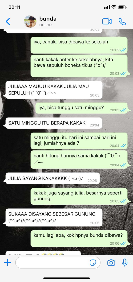 nareavera's tweet photo. kalau julian ditanya sayang tikus atau nggak
โhaechan one tweet au https://t.co/oodeIXo2C1