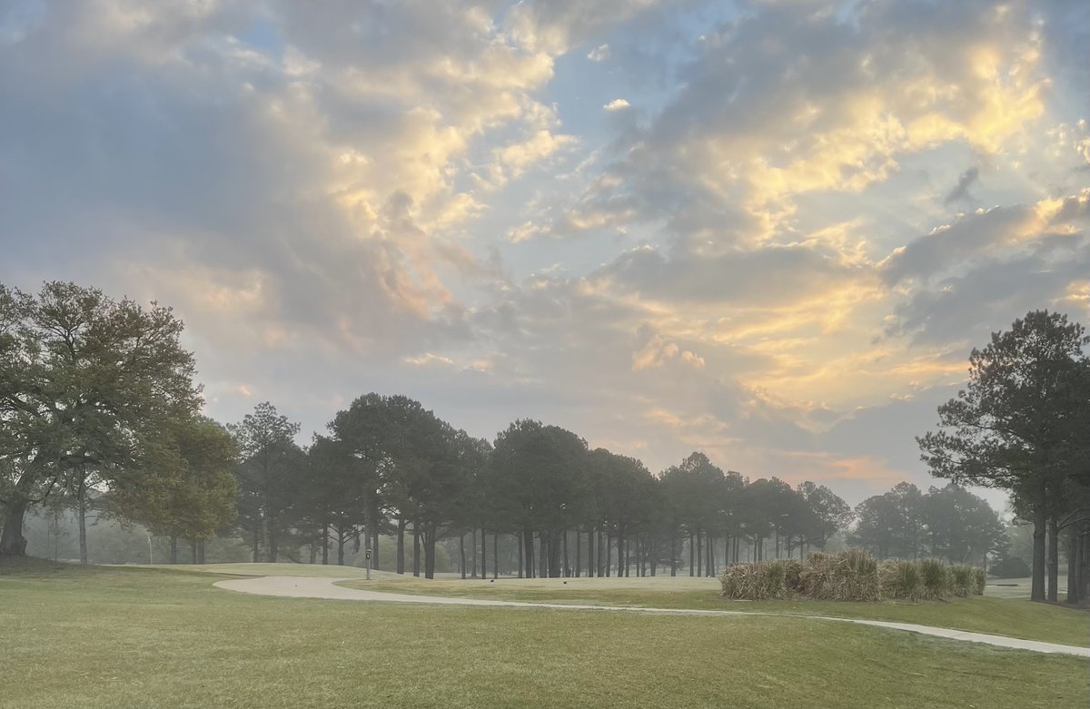 liveoaksgolf's tweet photo. Good morning folks! It’s gonna be another great day for golf! Join us here at #LiveOaksGolfClub for a round today! #TwilightFee day $30 cart and green fee. #Teetimes available by calling, 601-982-1231. #BestGreens #ColdestBeer https://t.co/QkD7kWq33f