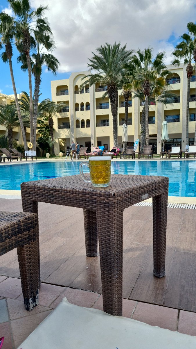 paulrodgerstog's tweet photo. @nigpc I'm out of office too mate 😁 https://t.co/hG5RboGeCJ