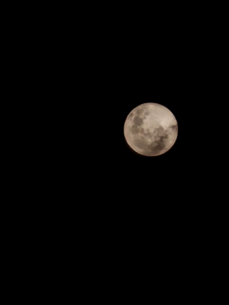 ajunnaa's tweet photo. Moon https://t.co/8eqROvEkPx