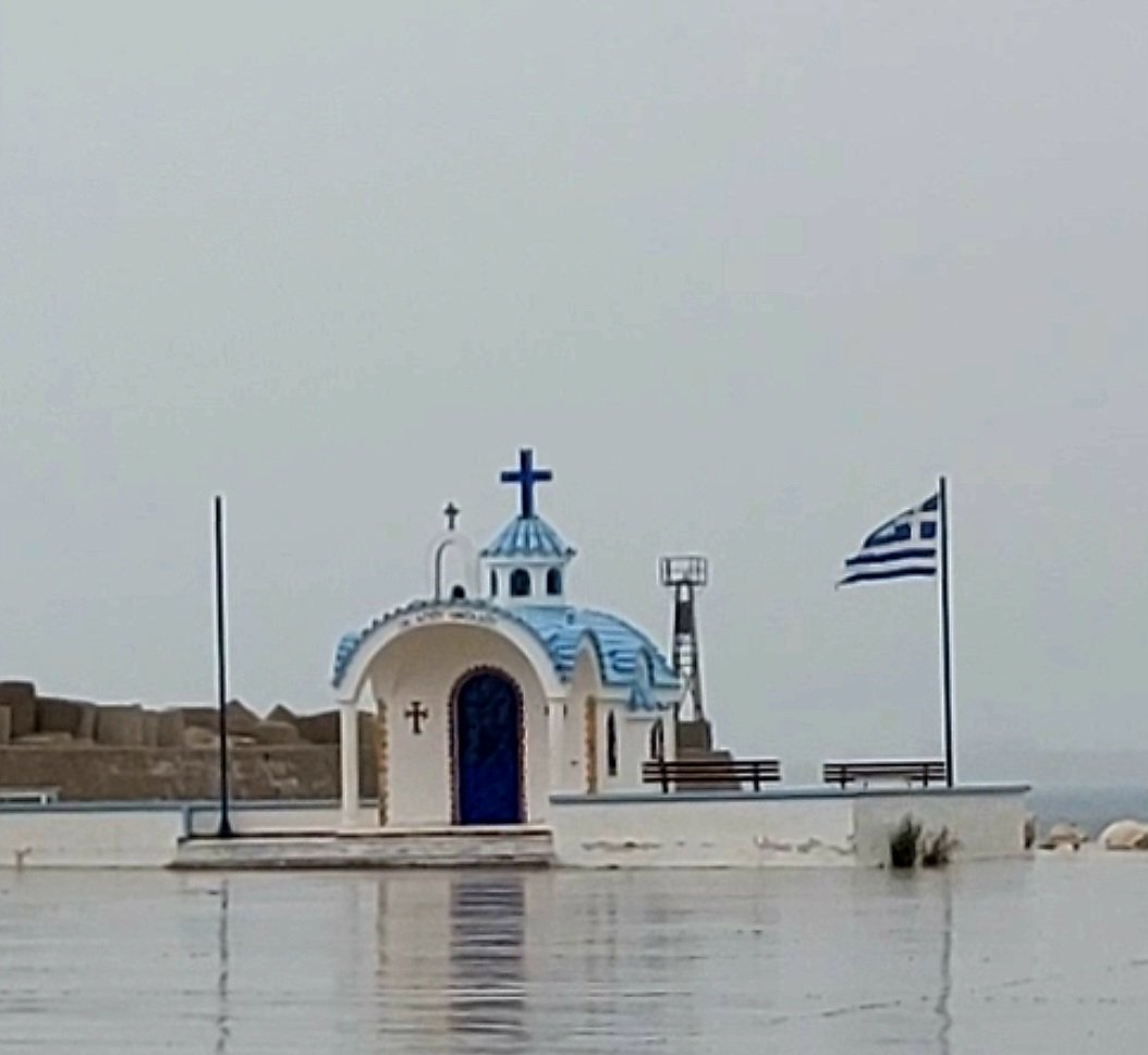 travelingman88's tweet image. Small and beautiful seaman's bethel (seaman's Church) in a small Greek port #travelling #reflectiontime