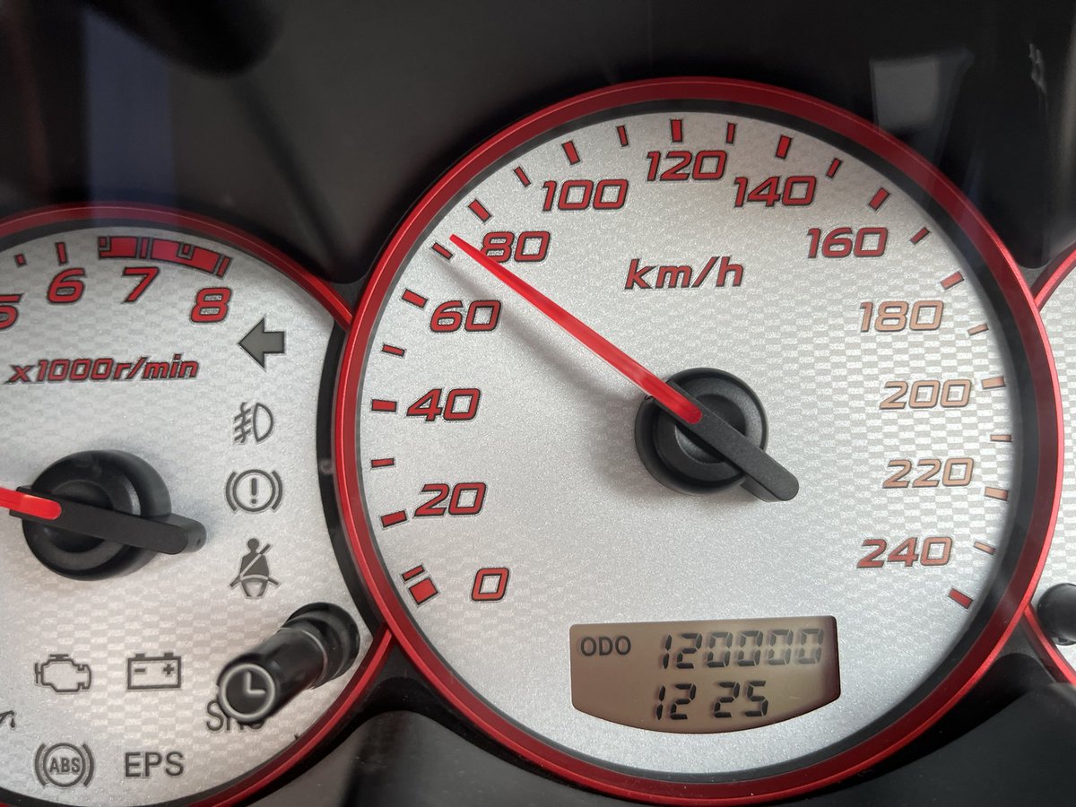 120000km突破しました🎉
高速走ってる時来ちゃって友達に撮ってもらった🤣