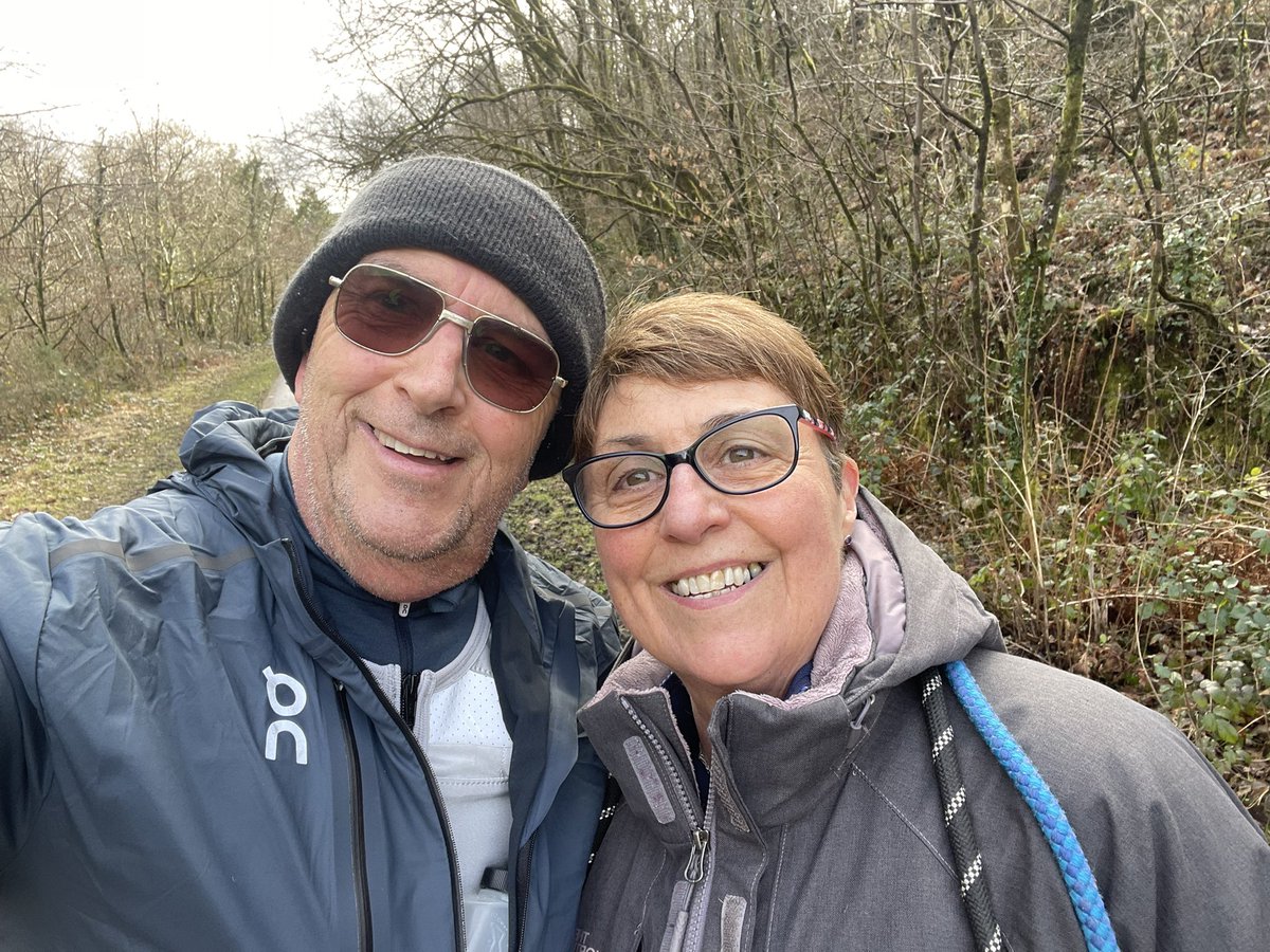 IanRagnar's tweet photo. #tuesdaymotivations #ukrunchat ##couch25k @UKRunChat @CurtyLinda #recoveryruns out & back recovery run 🏃♂️ using couch 🛋️ 2/5k week 3 run 3 x2. Great to meet my wife for the cool-down walk back to home #couchenair also out there https://t.co/zXdxd1LXQV