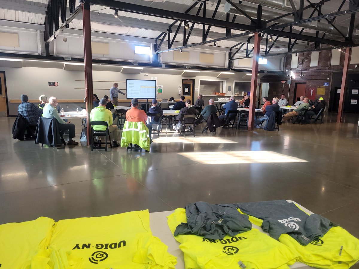 👍🦺🇺🇸
Great Day For @UDigNY CEP Renewal Training @Newburgh_Armory 
Thanks To @UDigNY_HVST_Rep John Yehl and @CentralHudson and @ORUConnect For Thier Support of Safe Digging!
@EastcomI
#811
#digsafely
#safediggingstartshere