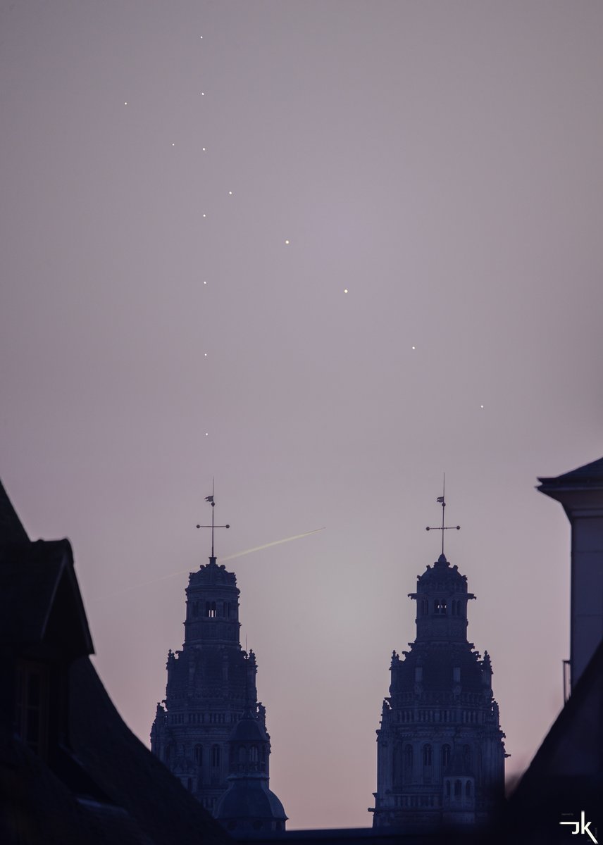 jklinger_photo's tweet photo. ✨ Les avez-vous vues récemment ?!
Vous retrouvez ici le trajet apparent de Jupiter et Vénus au-dessus de la cathédrale Saint-Gatien de Tours, entre le 26/02 et le 04/03. 😀
🚩 https://t.co/E8fuVu8p1P
#photo #jupiter #venus #conjonction #ciel #astronomie #centrevaldeloire https://t.co/2ScpWnzGjB