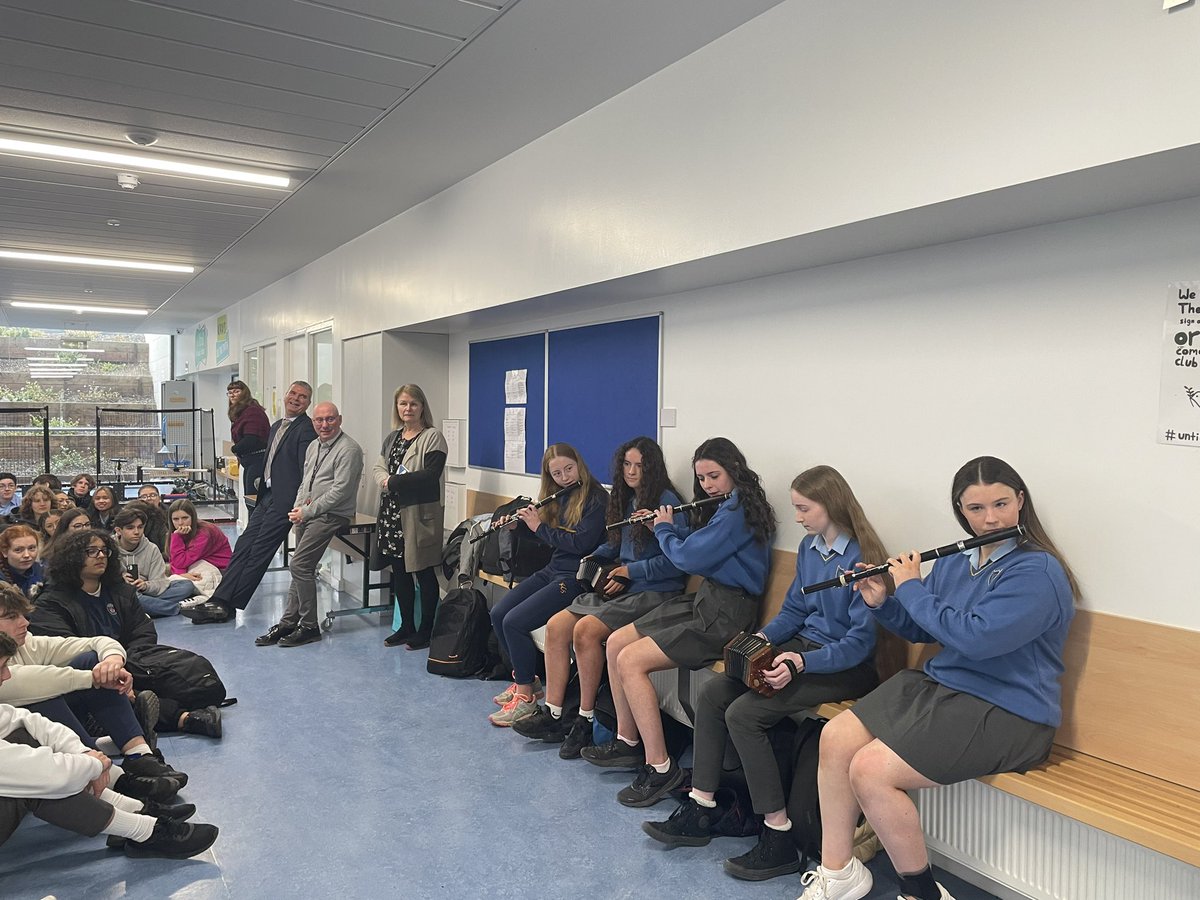 Lovely to be invited to <a href="/KinsaleComSch/">Kinsale Community School</a> to participate in Welcoming Reception to French Exchange students. Excellent welcoming speech as always by <a href="/FergalMcCarthy3/">Fergal McCarthy</a> hard act to follow !! Super entertainment by 3rd year students 🇮🇪☘️👏🏻