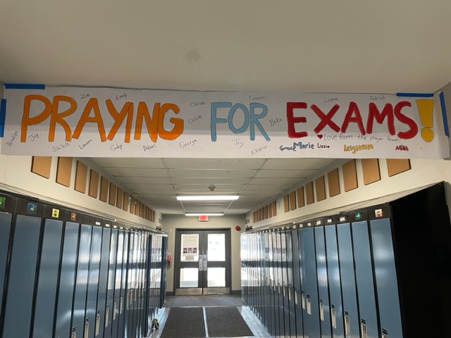 JKCSOakville's tweet image. The JKCS Prayer Team created a banner to encourage the senior students as they sit their exams. 
Please join them in praying for calm, clarity, and confidence for our grade 8 students writing their science exam today.
#JKCS #PrayerTeam #ThePowerOfPrayer #Encouragement #Kindness