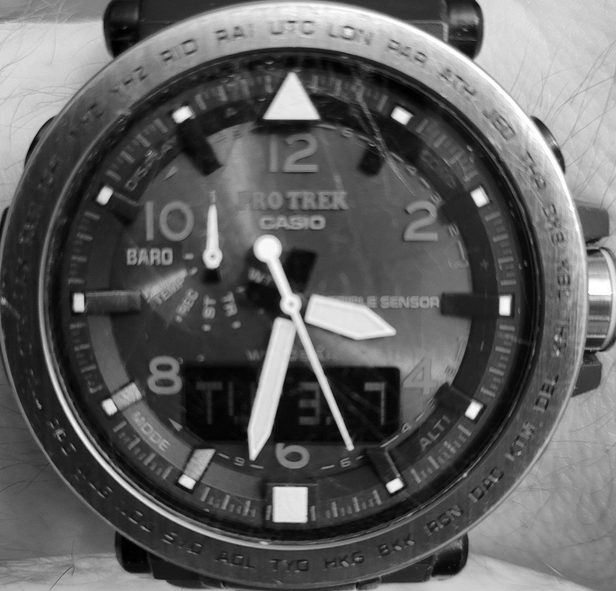 HokusGrey's tweet image. #GetItGoing

Pain is a blessing.
Sacrificing ego for effort.
Offering up status and stature
for another day
of dirt,
is a gift one gives one&apos;s self.
Listen to the abstinent.
The complainers.
Give ear to the whining wind.
Let them be a lesson
that freedom
is earned.

#JockoPrompts