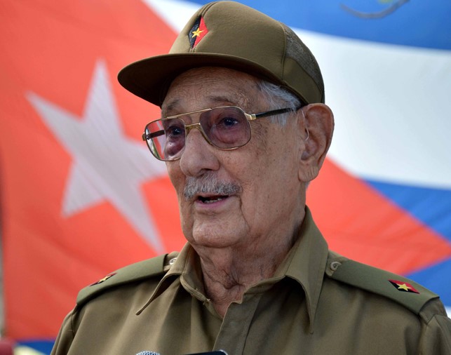 Felicitamos al Comandante Julio Camacho Aguilera en ocasión de su 99 cumpleaños. Ejemplo de entrega, fidelidad y modestia sin límites a #Cuba, al <a href="/PartidoPCC/">Partido Comunista de Cuba</a>, a la Revolución y al pueblo. <a href="/MinfarC/">Minfar_Cuba</a> <a href="/DiazCanelB/">Miguel Díaz-Canel Bermúdez</a>