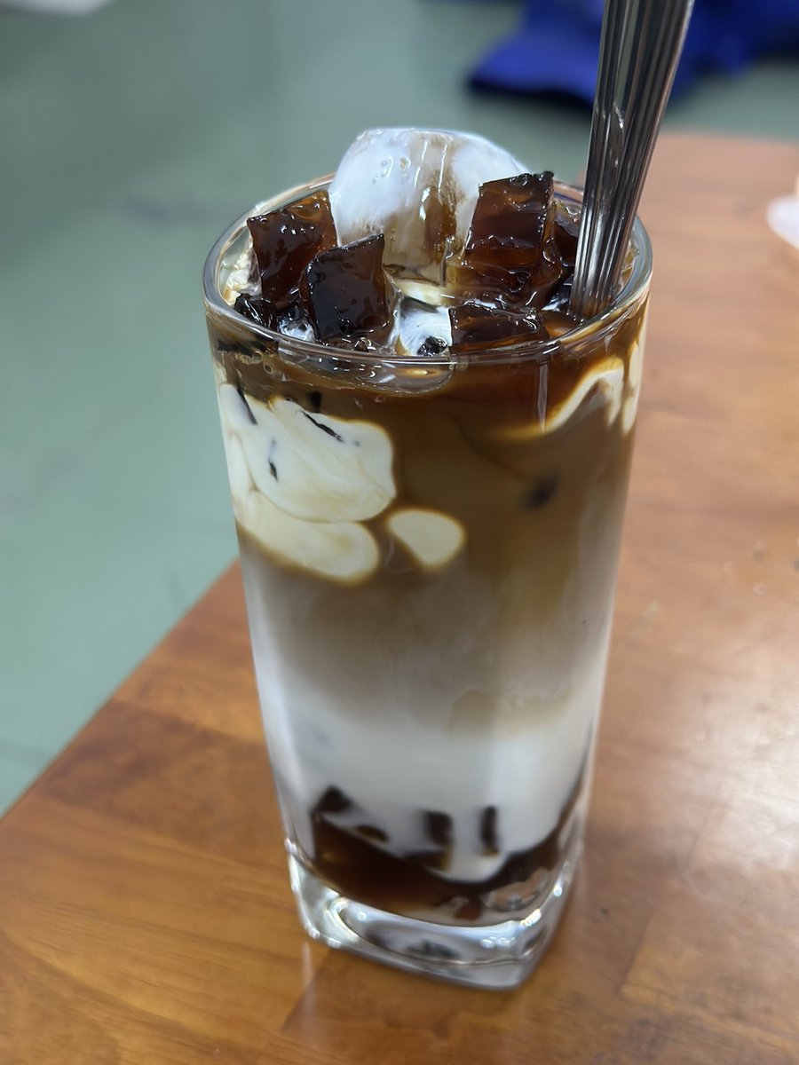 YusukeIshii11's tweet photo. 元々、お遊びで始めた
うちのカフェの新作の
コーヒーゼリーラテが
思った以上にゲキうま🥰だったので
見せびらかします😂
日本で飲んだあの味
うちのカフェでどうぞ🥰
ドローンカフェ New Sky
0852 884 386
https://t.co/VaWZAYJTkf
#ドローンカフェ
#ホーチミン
#ドローンファイト
#toydrone https://t.co/3jAv3FPP14