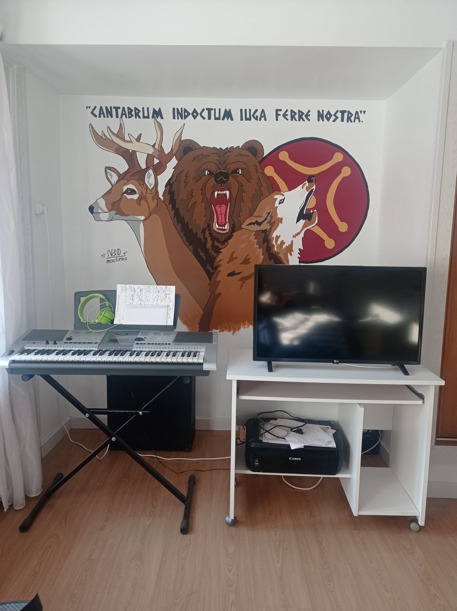 nandomoutinho's tweet image. 🆕 Nuevo mural 🖌️🪣🦌🐻🐺💢

Diseño personalizado para habitación con temática cántabra y la mítica frase del poeta Horacio "Cantabrum indoctum iuga ferre nostra" junto con el lábaro 💢

¿Qué os parece?
.
.
.
.
#Mural #Muralism #MuralArt #Wall #WallArt #Cantabria