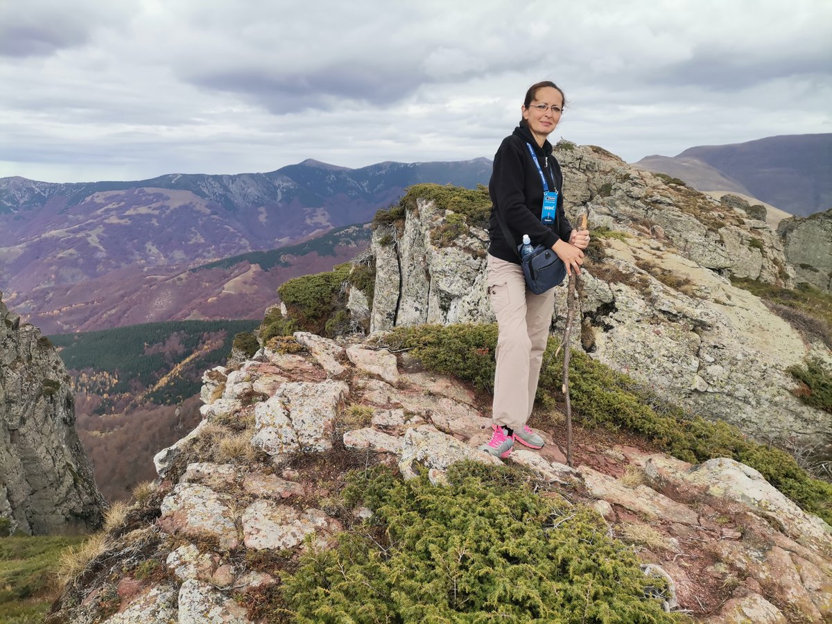 Danas se obeležava Međunarodni dan planinara, dragi planinarski vodiči i prijatelji planinari, srećan Vam Dan planinara. Želim Vam mnogo planinskih vrhova da savladate i šetnjom po planinarskim stazama još hiljade kilometara da pređete u zdravlju i veselju. ❤️