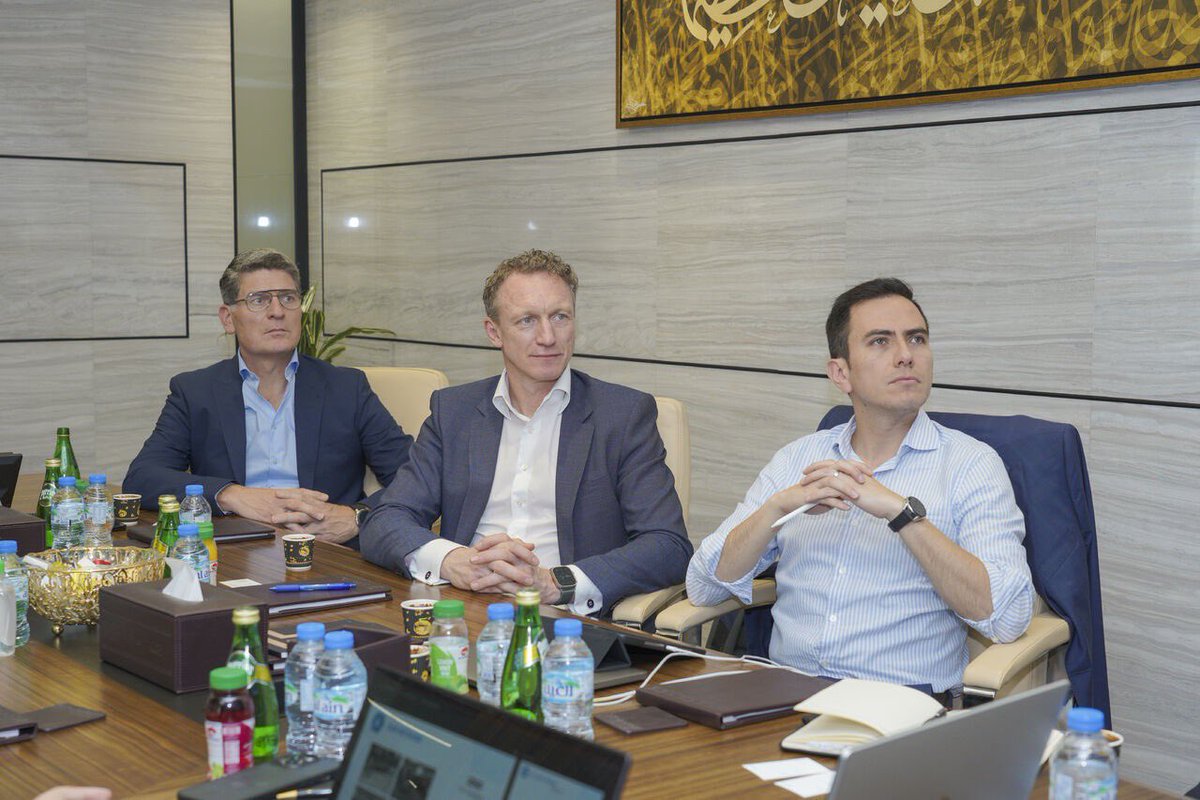 CatecMobility's tweet photo. It was an absolute privilege to host the @evbox management team at our #UAE offices, showcasing how we work with #partners, leveraging their advanced #charging solutions to develop robust #EV infrastructure in the region. https://t.co/vIGyWbcGyQ