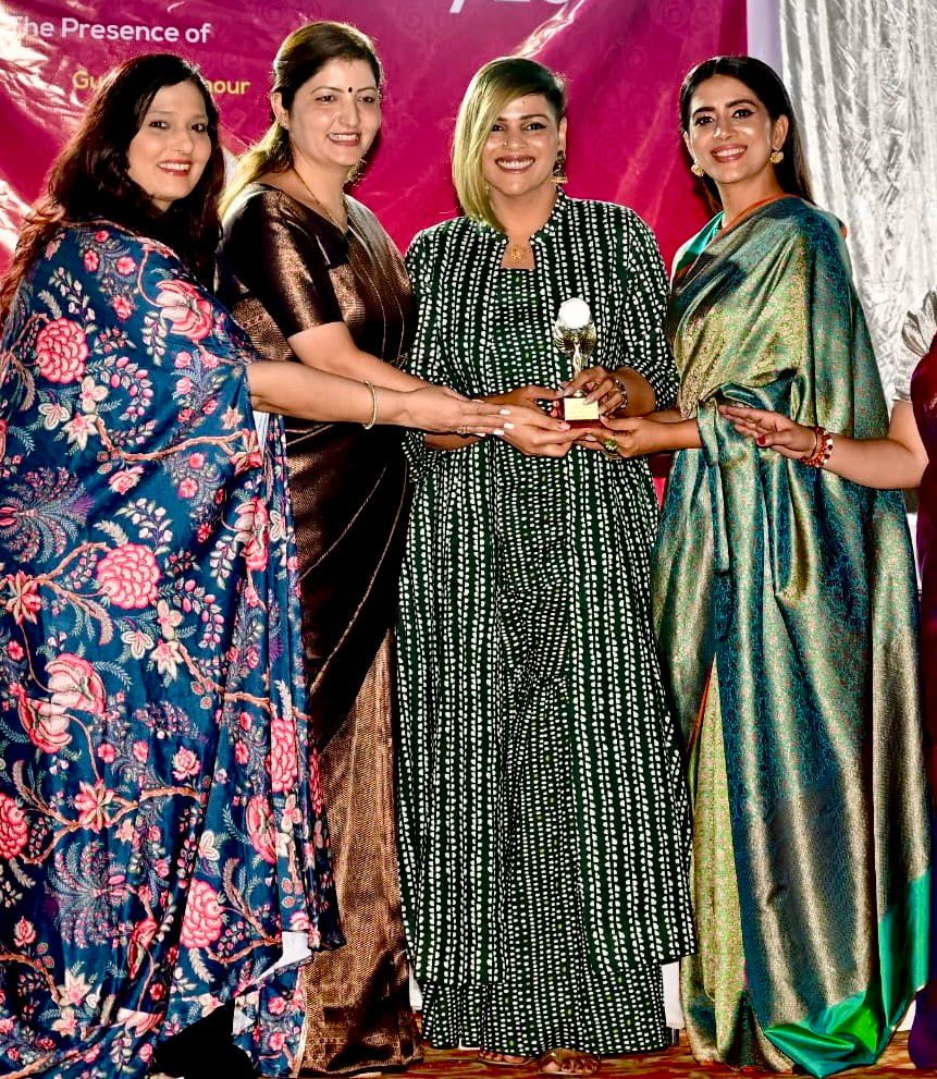 nisha_narayanan's tweet photo. Here's to the woman of @RedFMIndia making an impact in the universe. @rjmandee has been associated with us for over a decade now and has never ceased to be an amazeballs at literally everything that she does. https://t.co/SMZO2vtfaQ