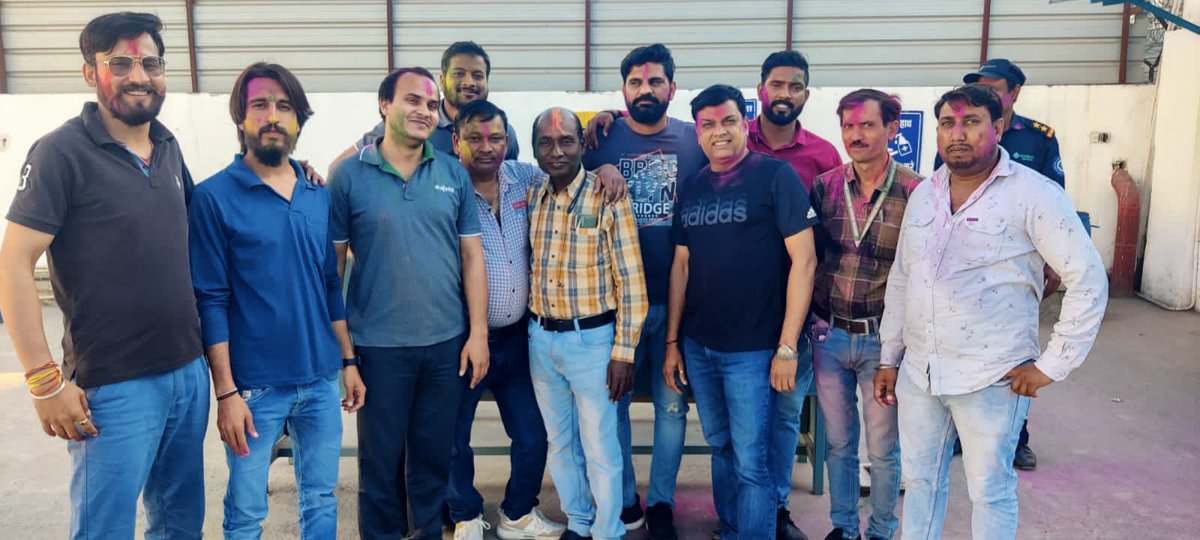 nitishkumar1272's tweet photo. Holi celebration with team. https://t.co/ZhcXKSS2zZ