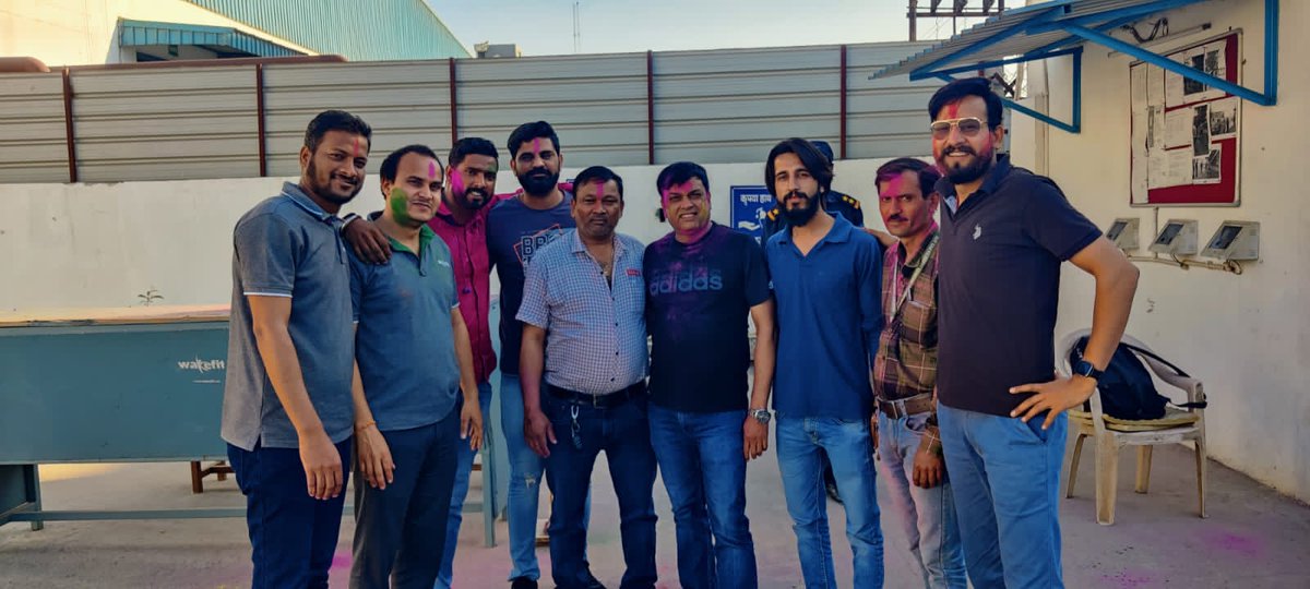 nitishkumar1272's tweet photo. Holi celebration with team. https://t.co/ZhcXKSS2zZ