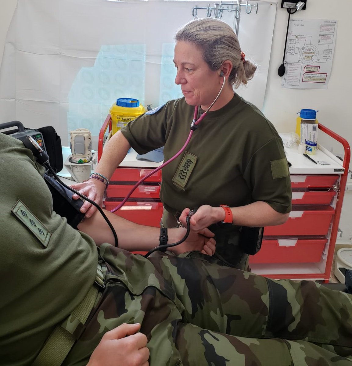 7. Congrats #DaraAward Finalist: CQMS Finola Lafferty representing @DF_Medics Finola is a paramedic & company quartermaster who was nominated a record 11 times by her colleagues for her leadership in overseas deployments and compassion in civilian care during #COVID19