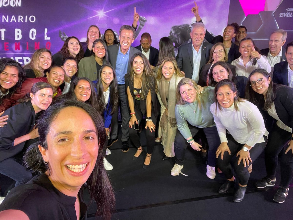 Este grupo de “Embajadoras Conmebol” estamos comprometidas a seguir trabajando por y para el fútbol femenino de la región.  Queremos #NivelarLaCancha 💪⚽️

🗓️ 7 de marzo - Día Del Fútbol Femenino Sudamericano 
🇪🇨🇨🇴🇧🇷🇦🇷🇨🇱 🇧🇴 🇻🇪 🇺🇾 🇵🇾 🇵🇪 

Cc. <a href="/CONMEBOL/">CONMEBOL.com</a> @BellaObando3