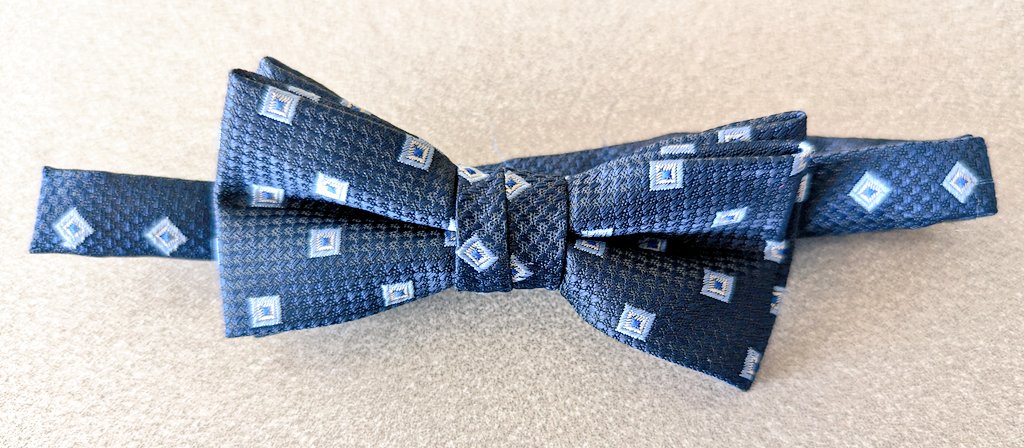 JRiversoCorreia's tweet photo. I remembered to wear my tie today for our #KindnessSpiritWeek @AngelaMericiDP #KindnessTiesUsTogether 💛 https://t.co/Ku85l6gt3Q