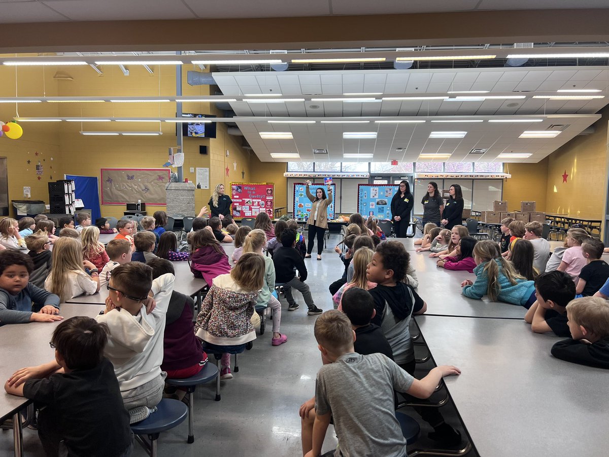 ms_dinardo's tweet photo. @MillsRiverSch Thank you Mills River Dental for educating our students about dental health! 🦷 #heretofly #theplacetobe https://t.co/4lI9nUxNZv