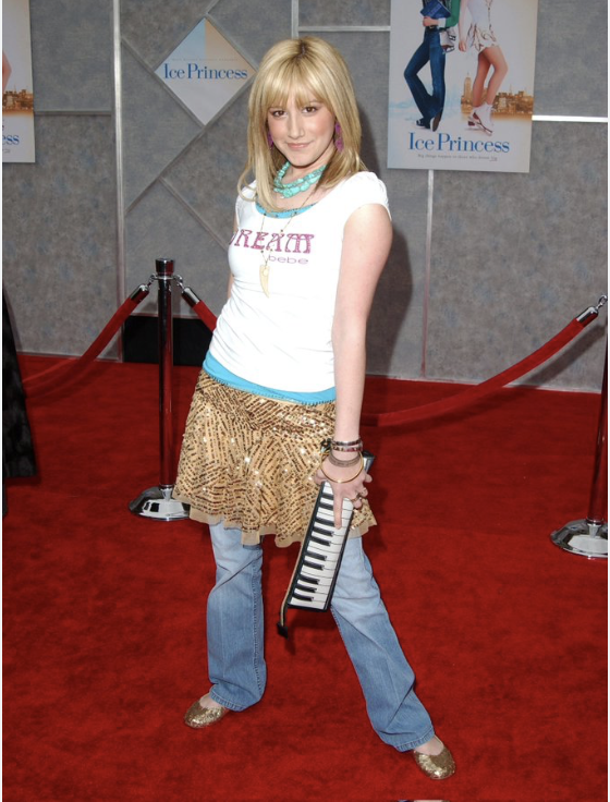 SoozUK's tweet image. TROUSERS/JEANS UNDER DRESSES/SKIRTS: This one was baffling. You just looked Cher’s outfit picking app in Clueless had fucked up. I never understood what it was for PS buying the stitched-together ones was CHEATING.