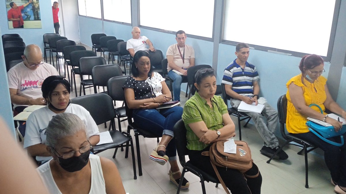 🇨🇺🇻🇪Con la presencia de  Juan Carlos Valdés Recio Jefe del Grupo de Trabajo Nacional, se desarrolla  videoconferencia con los jefes de Grupo de los Estados.🇨🇺🇻🇪
#JuntarYVencer
#MejorEsPosible 
#SomosContinuidad 
<a href="/cubacooperaven/">Brigada Médica Cubana en Venezuela</a> 
<a href="/DcMedica/">Misión Médica Cubana en el Distrito Capital</a>