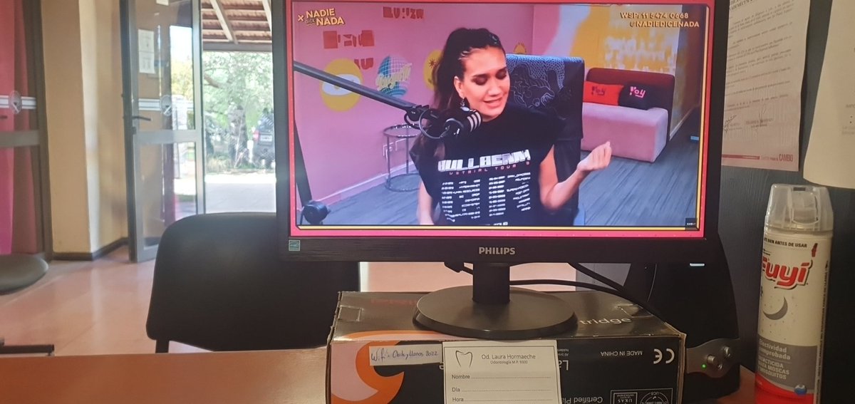 IvanaBidela's tweet photo. Te banco fuerte Momi
Cantando a todo pulmon en la ofi #nadiedicenada @nadiedicenada_ https://t.co/hIOBK3HxC8