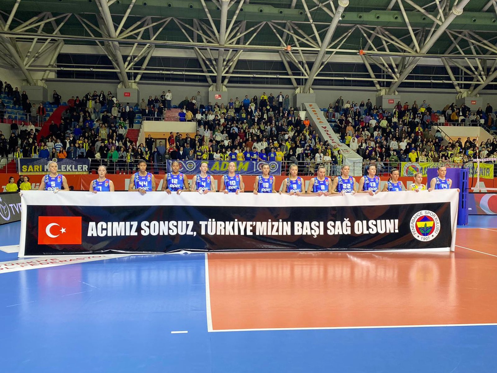 Fenerbahçe OPET AXA Sigorta Kupa Voley çeyrek finalinde Eczacıbaşı Dynavit'e set vermedi