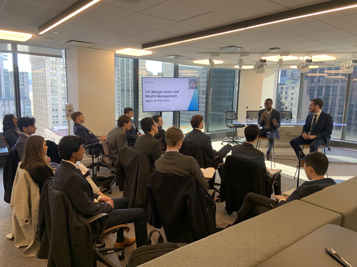 12thManTrue's tweet photo. Spending a few days in NYC with the Aggies in Wall Street program, one of the high-impact programs at @maysbusiness. Students get a chance to interact with dozens of firms all over the city, with the goal of landing internships/jobs on Wall Street. Very cool! @TXAMFoundation https://t.co/NWCJvcbalT