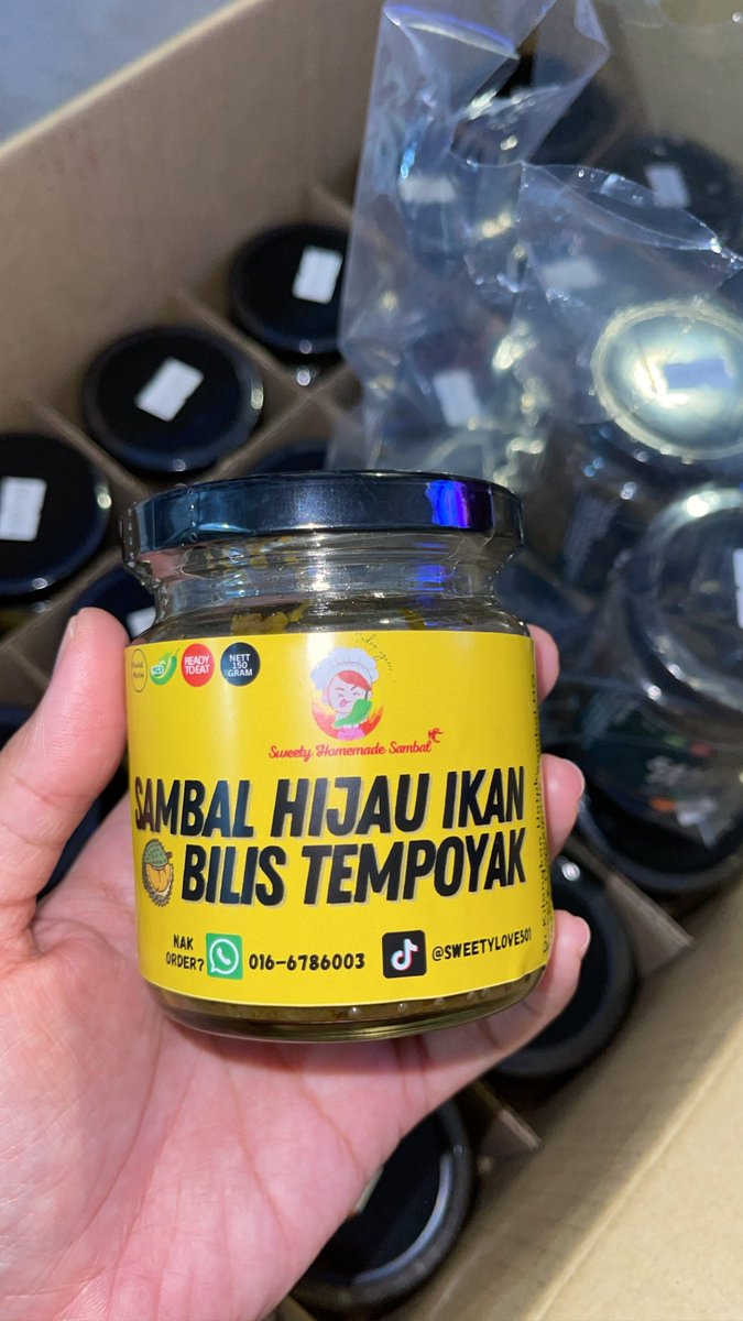 AinulNunanaa's tweet photo. Boleh tak ambik sesaat dua je utk RT this post? Support business ibu tunggal yg skrg ni takda kerja 🙏🏻

I dah beli sambal dia mmg sedap, pedas yg rileks &amp; fresh. Dia bukan pukal kilang ye yg peram stok lama. Homemade &amp; seller ada thypoid injection ��� https://t.co/Y78lbjDKfD