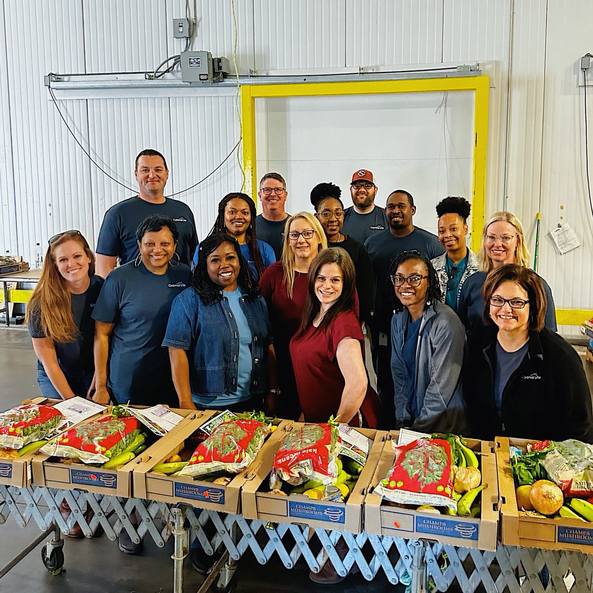FoodShareSC's tweet photo. Today was #FreshFoodBox packing day in Columbia and we're so thankful for the all-star team that joined us from @ColonialLife, packing almost 700 boxes in 2 hours! We loved their enthusiasm and commitment to our community. #ColonialLifeCares https://t.co/nUi5kCZS9n